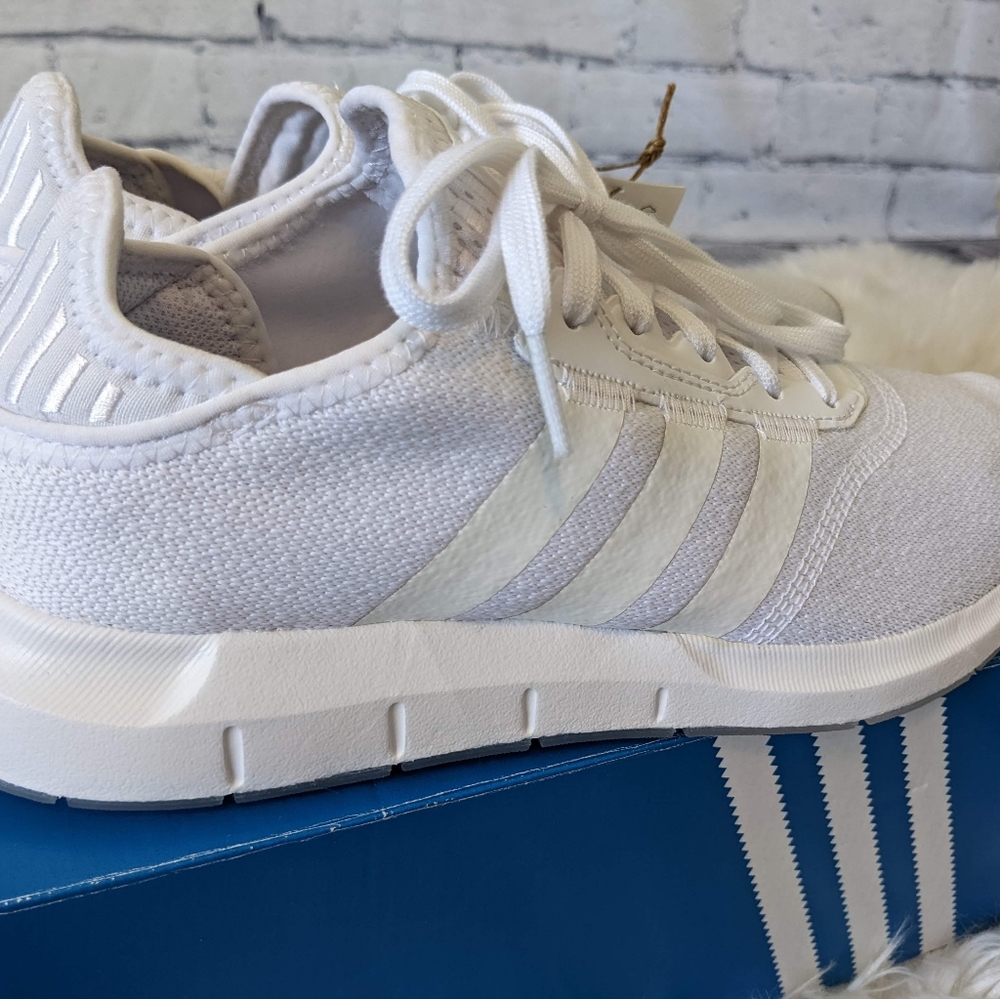 Adidas Swift Run NIB Sz. 9